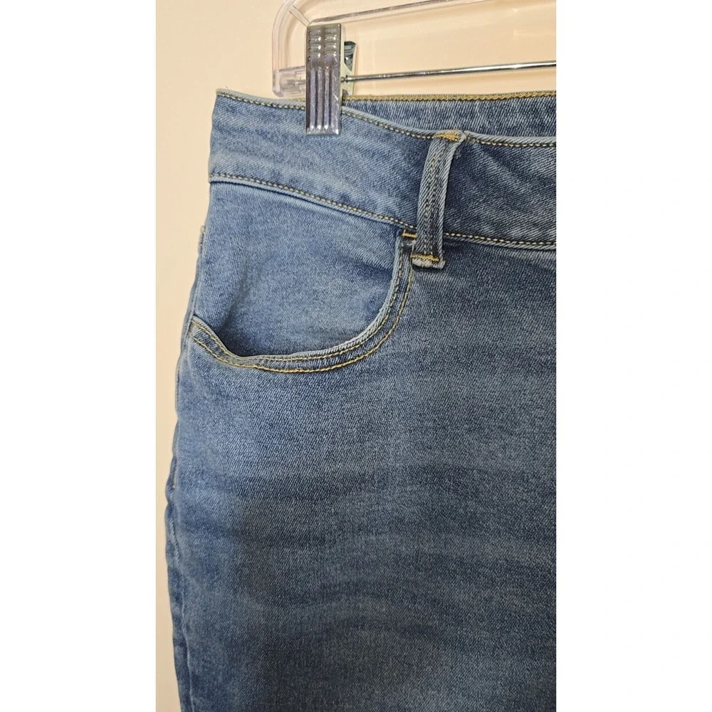 Maurices Jeans Womens L Jegging High‎ Rise Skinny Stretch Raw Hem Medium Wash